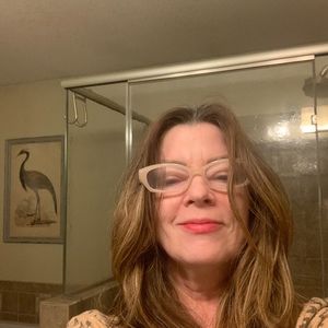 Meet your Posher, Laurie